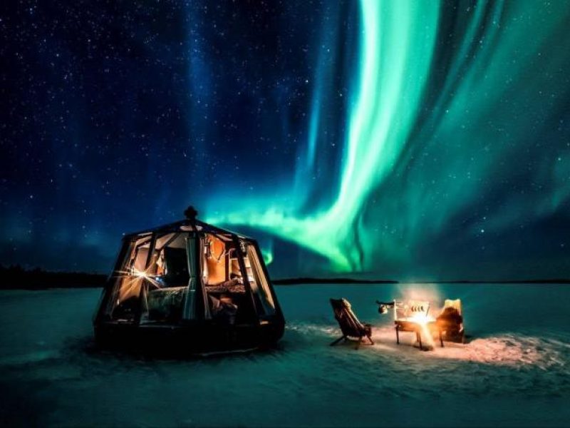 AuroraHut_northern-lights